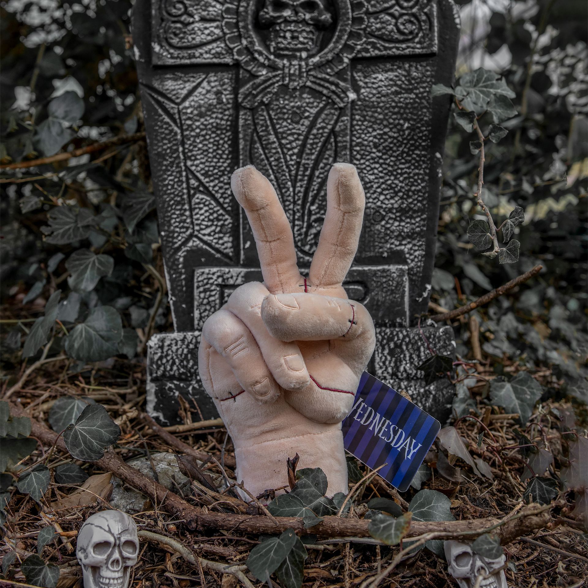 Wednesday - Thing Mystery Plush Figure - Afbeelding 3